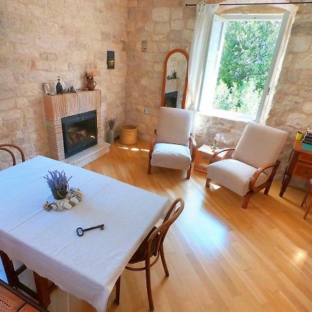 Historic Piazza House & Romantic Hidden Garden Hvar Town Exterior photo