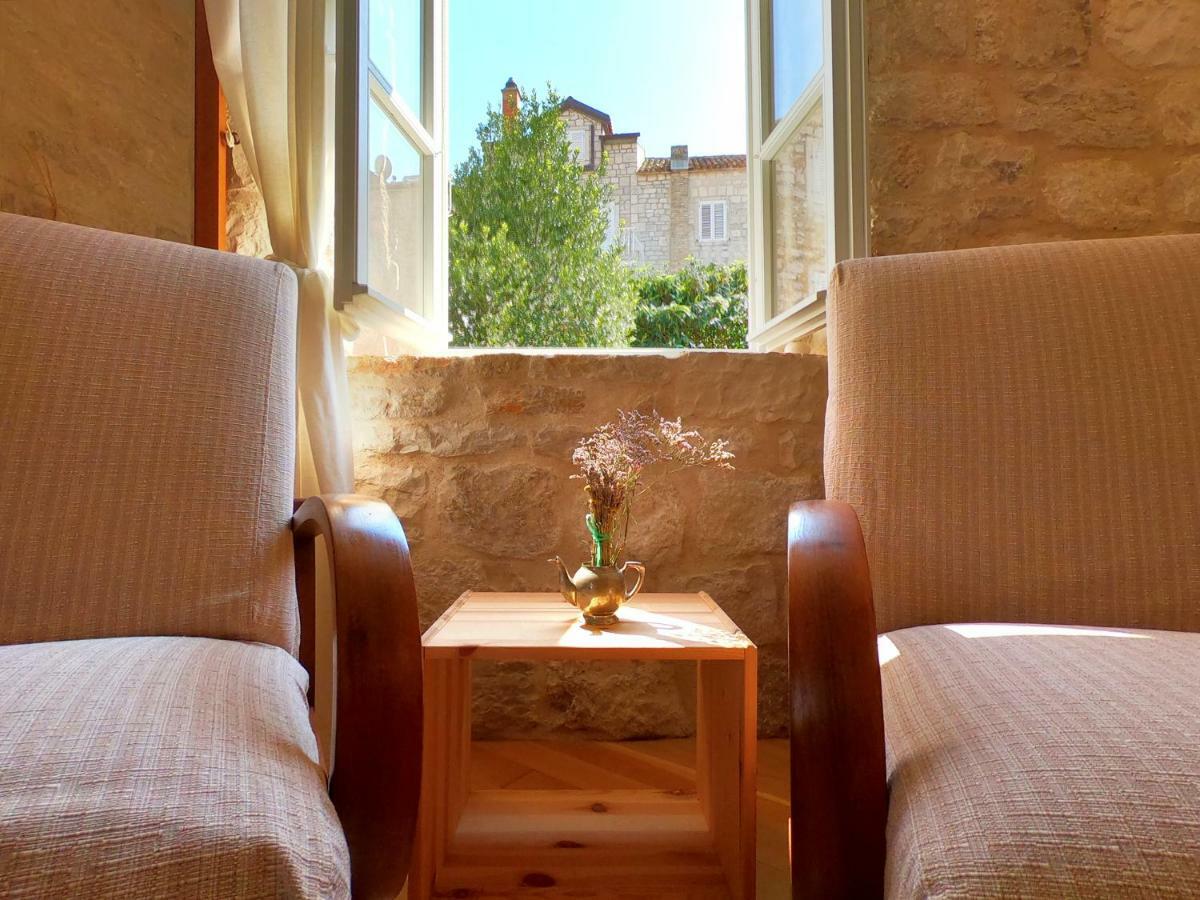 Historic Piazza House & Romantic Hidden Garden Hvar Town Exterior photo