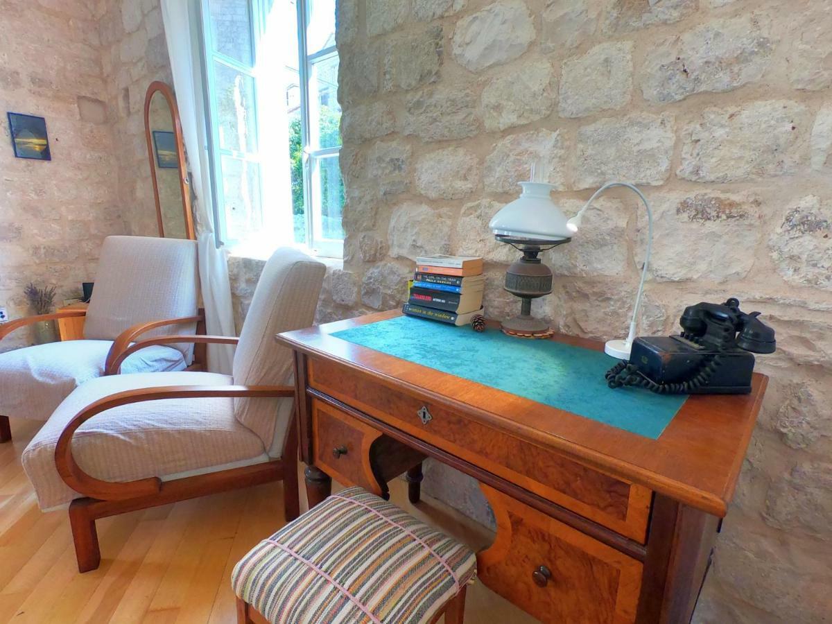 Historic Piazza House & Romantic Hidden Garden Hvar Town Exterior photo