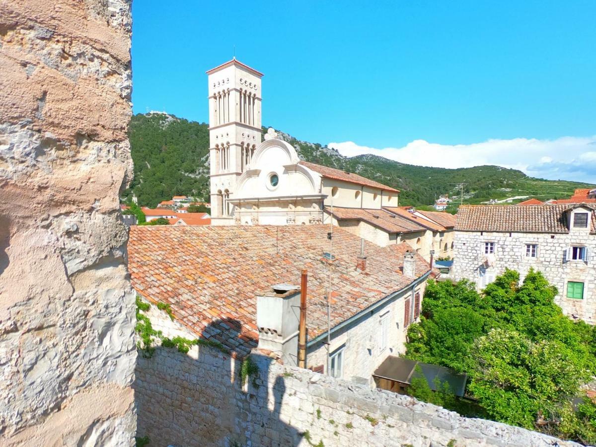 Historic Piazza House & Romantic Hidden Garden Hvar Town Exterior photo